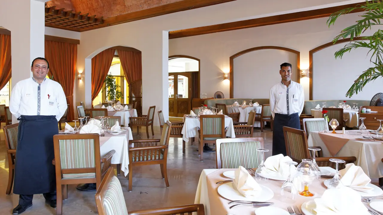 الفندق ثري كورنرز فيروز بلازا بيتش - مرسى علم